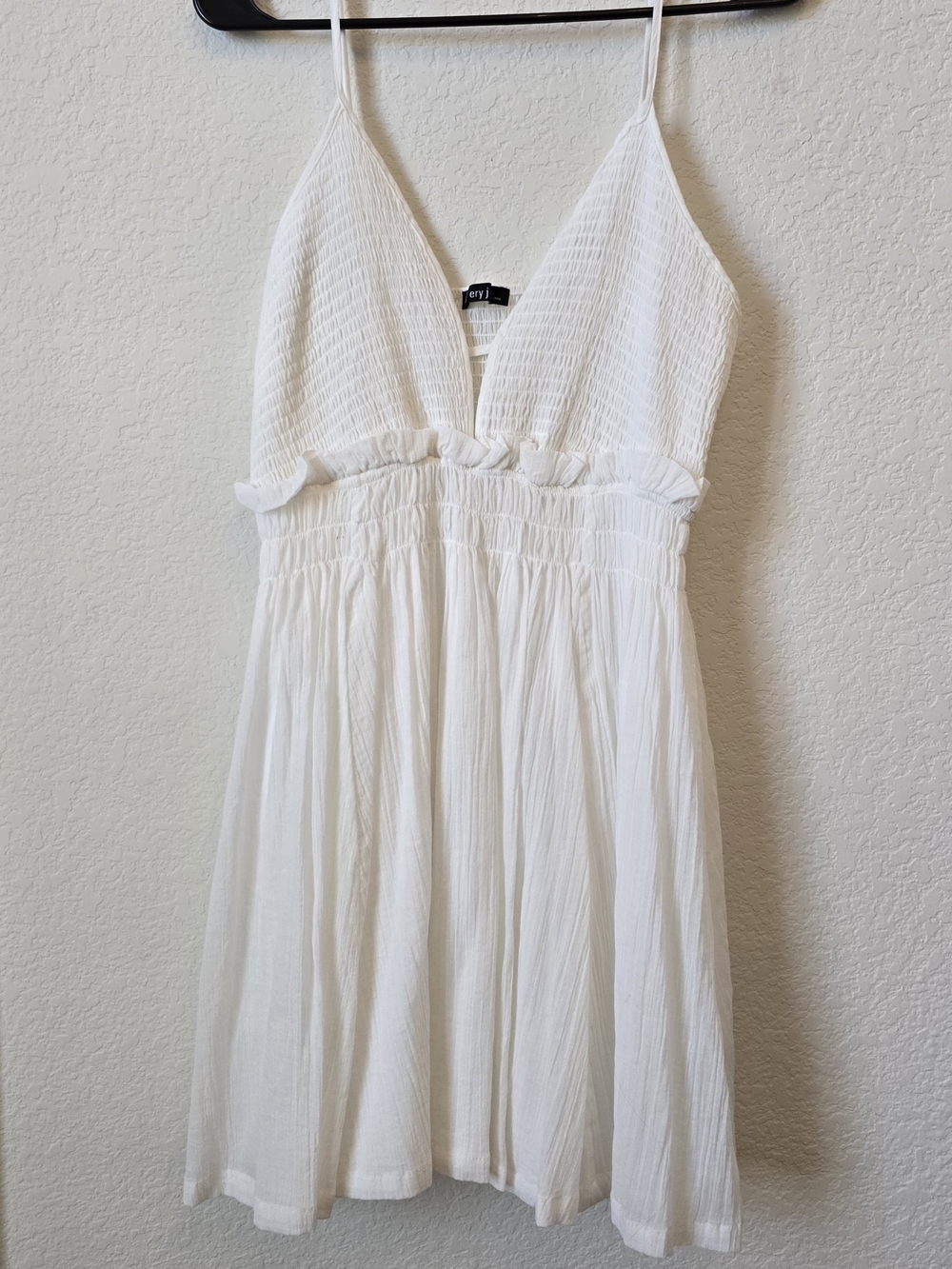 Veryj White Ruffle Mini Dress Spaghetti Strap Smocked Waist NWOT Size L
